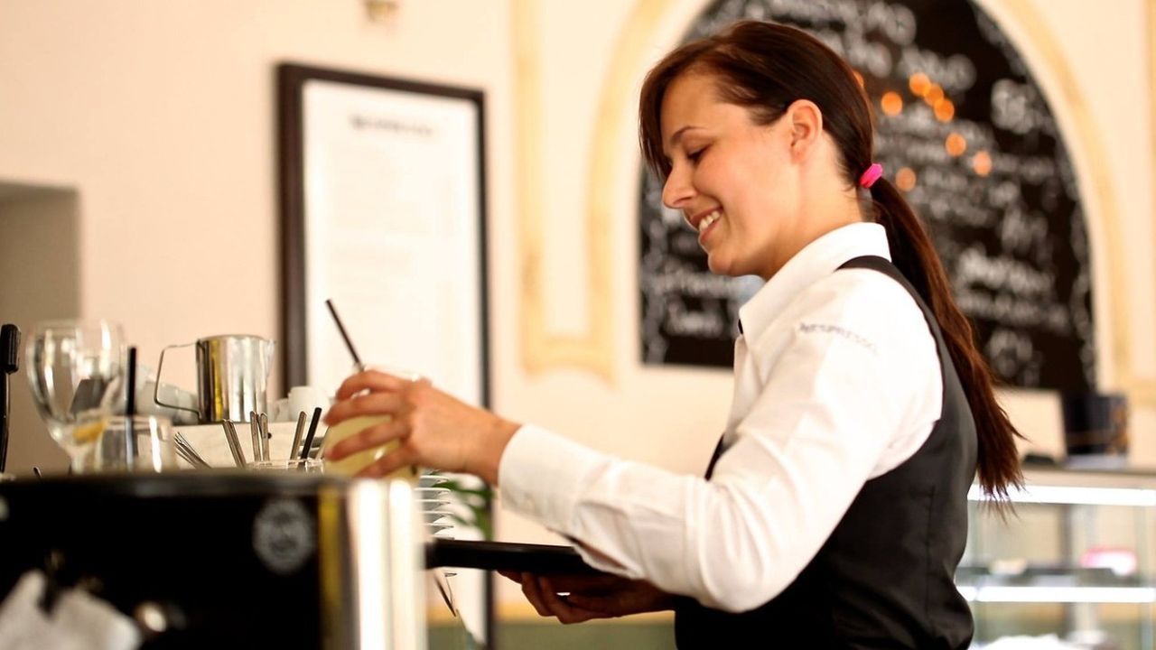 Kormánydöntés: komoly változások jönnek a vendéglátóhelyeken