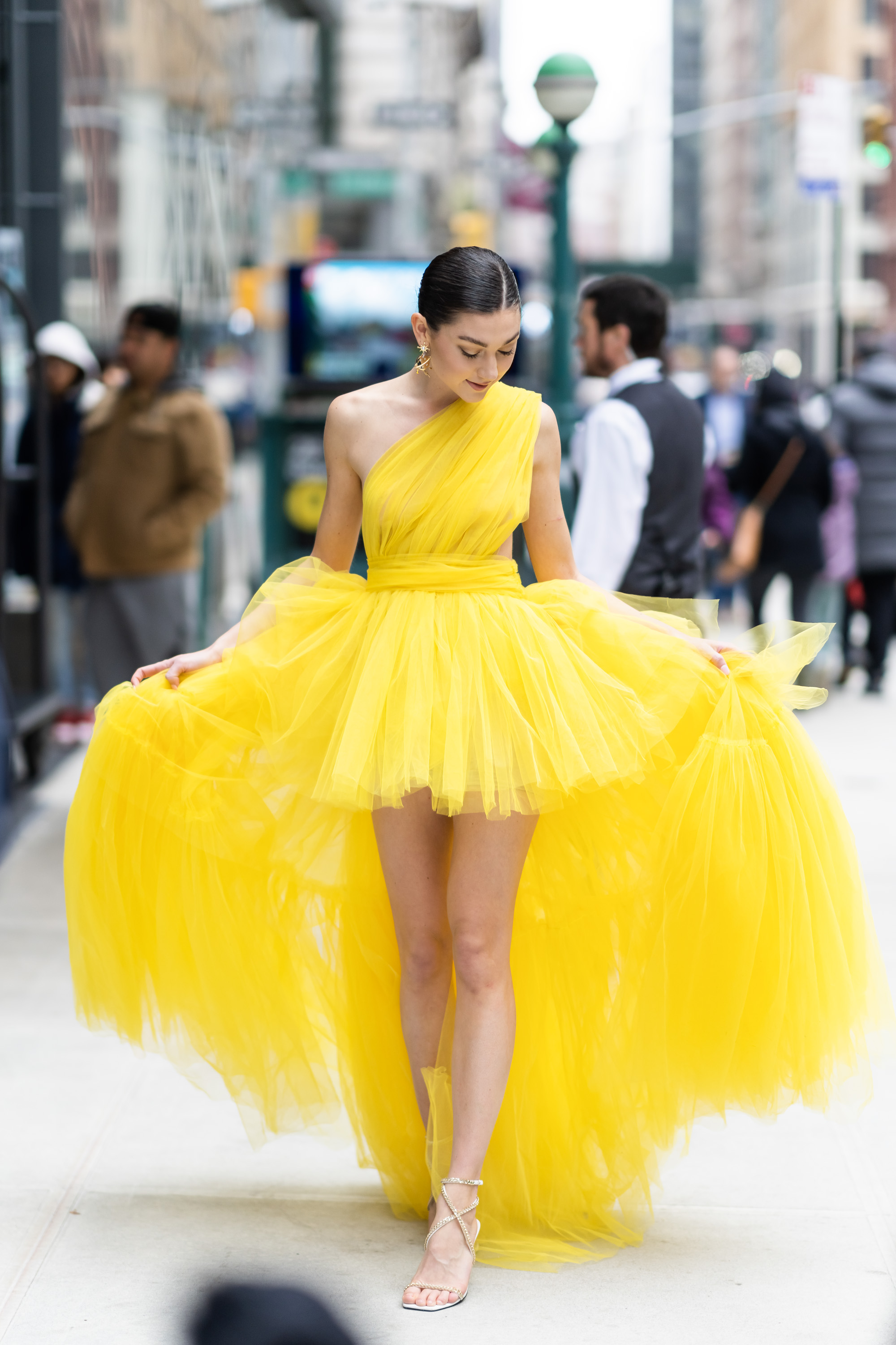 Ez a 8 szín uralja a 2026-os tavaszi divatot – fuksziától az avokádóig ragyognak idén a ruhák