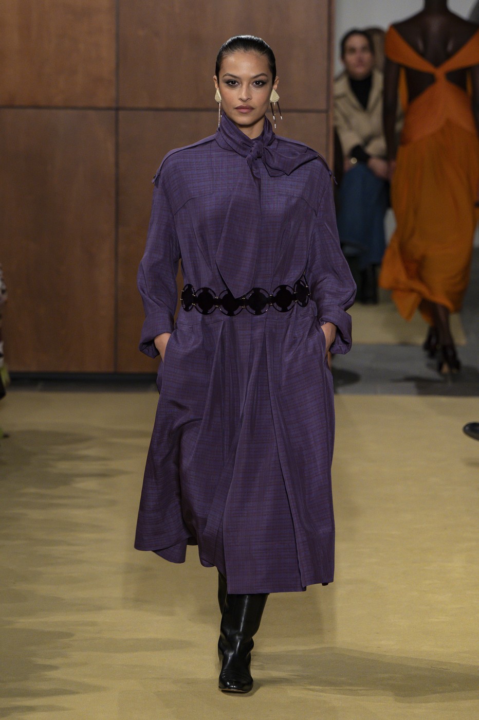 Tory Burch 2026/27 A/W kollekció egyik modellje a New York-i divathéten