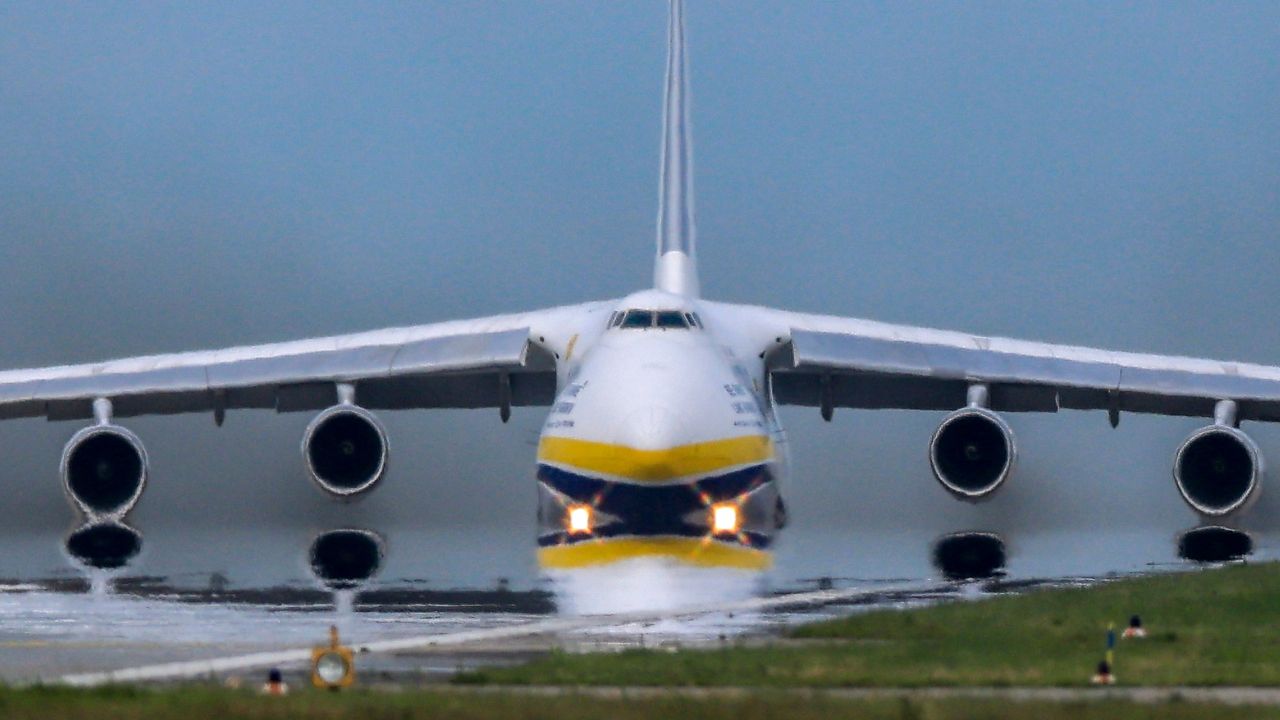 A világ legnagyobb repülőgépe akkora, hogy 52 elefánt szállítására is képes