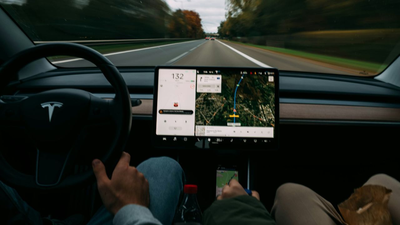 GSP autóban, fotó: Unsplash