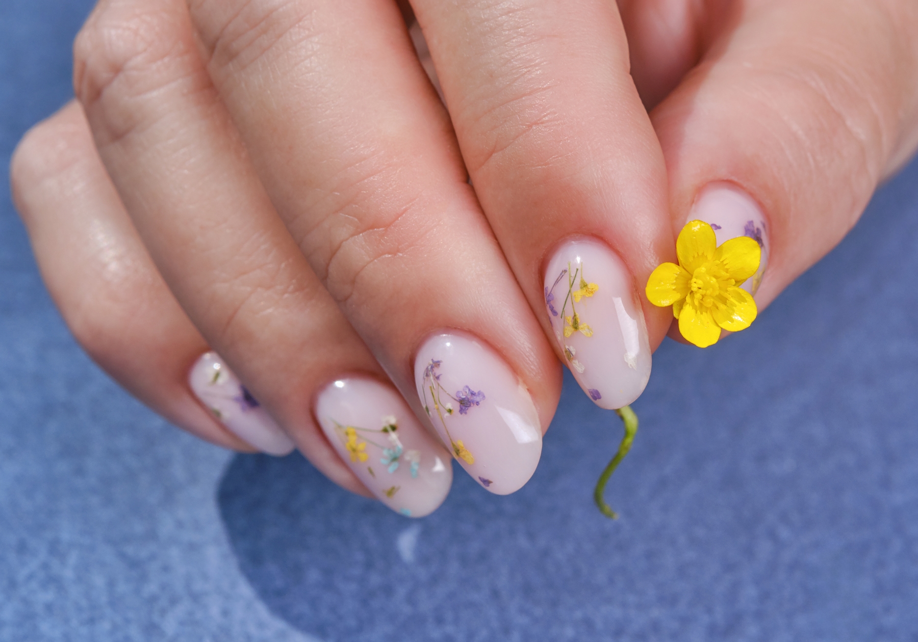 Virágmintás körmök