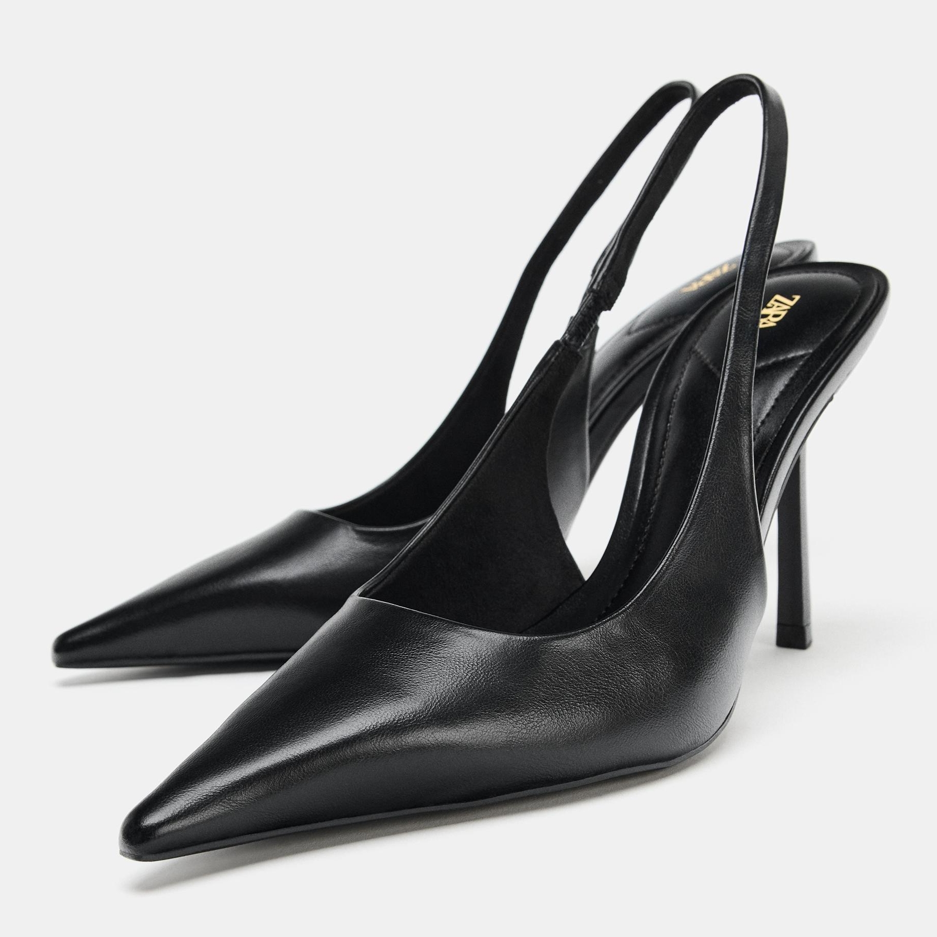 Hegyes orrú magassarkú