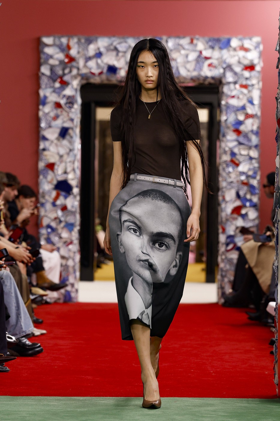 Acne Studios 2026-2027 őszi-téli kollekció egyik modellje a kifutón