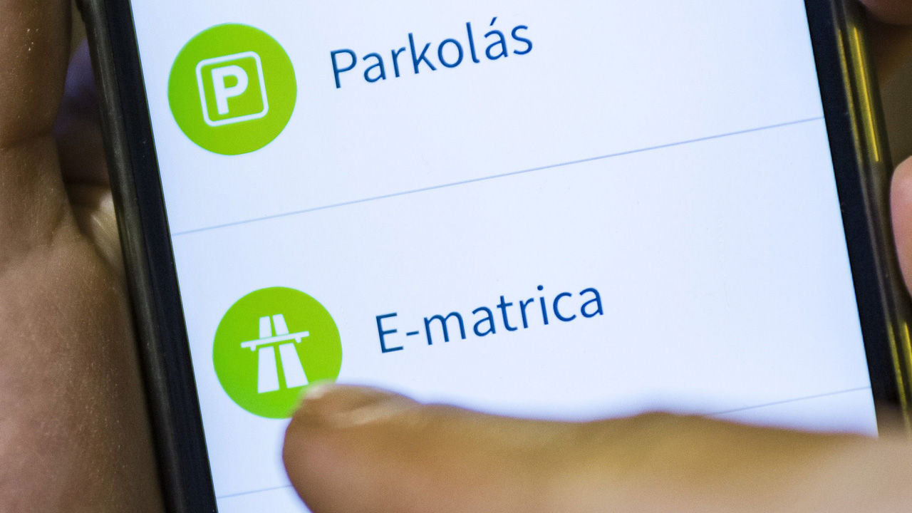 autópálya-matrica - MTI Fotó: Szigetváry Zsolt