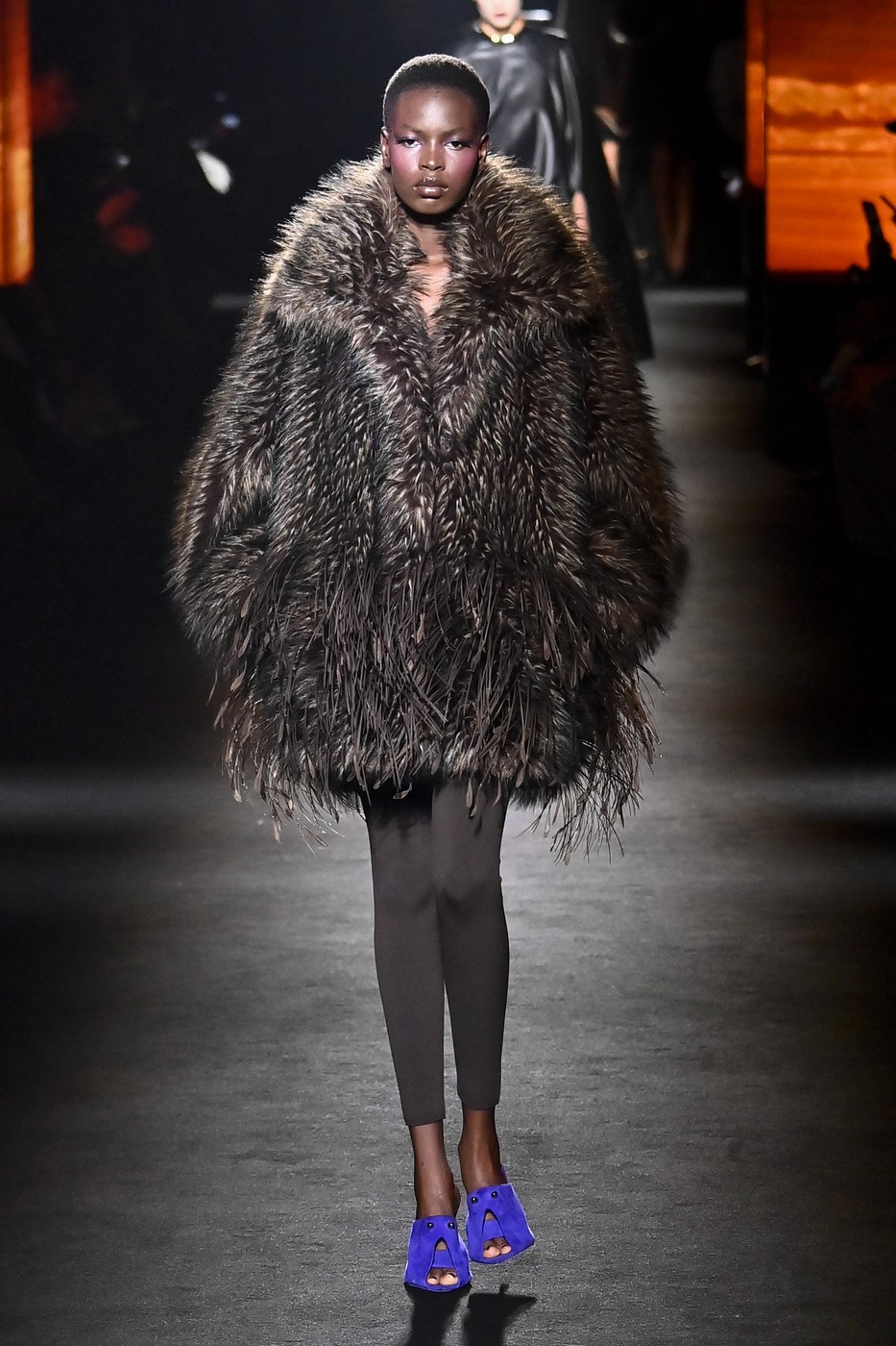 Balenciaga 2026-2027 őszi-téli kollekció egyik modellje a kifutón