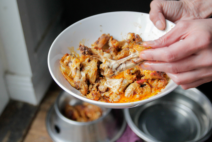 Egy tál csirkecsont