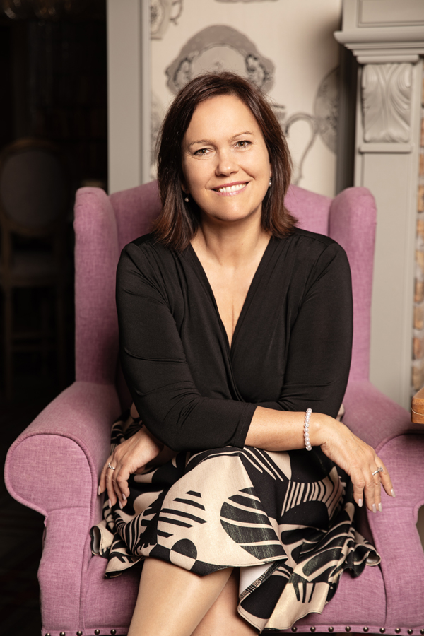 „Nem elég a nőkről nőkkel kommunikálni: mindenképp a férfiakkal együtt kell előre haladni” – Dintsér Andrea az Egyenlítő Podcastban