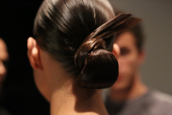 Építészeti hatású frizura