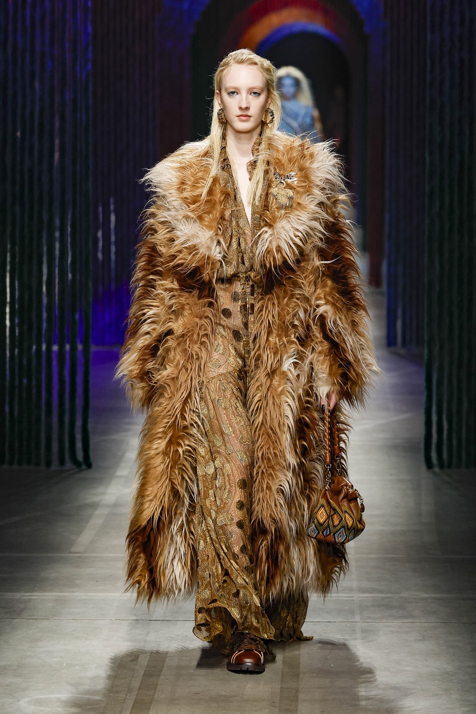 Etro 2026-2027-es őszi-téli kollekció egyik modellje