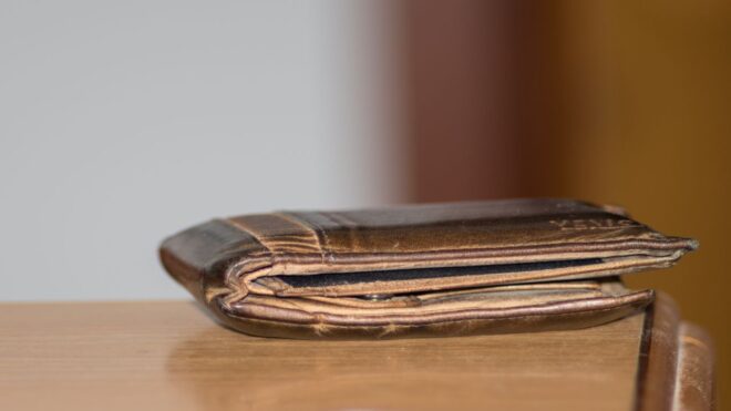 Már Magyarországon is megkapod a milliós fizetést a szalag mellett – ebben a gyárban