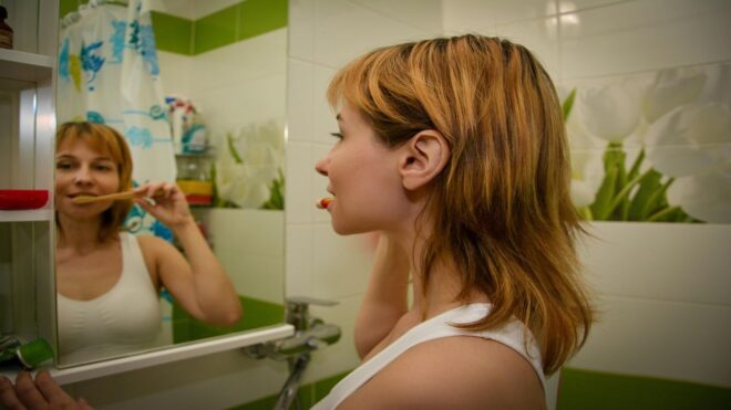 Bevizezett fogkefével mosol fogat? Sokat kockáztatsz vele