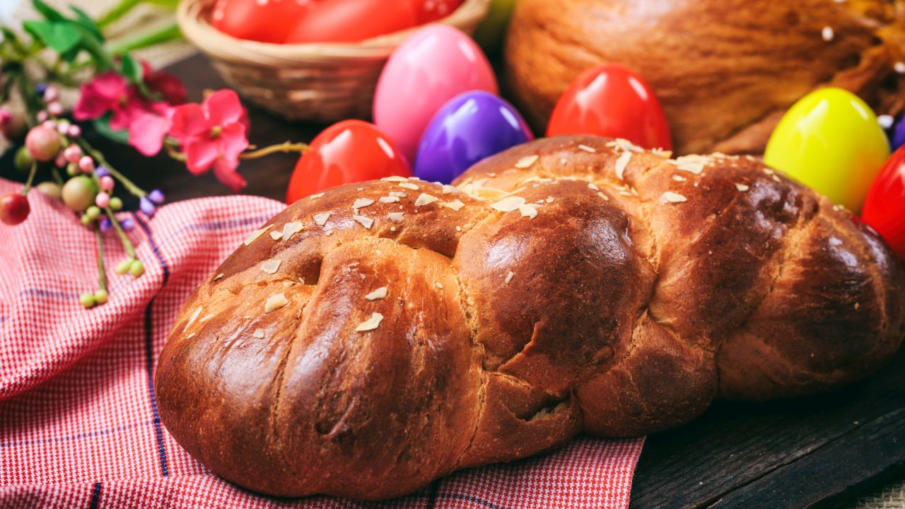 Foszlós húsvéti kalács 5-féleképp – a nagyi klasszikusától a menő gasztroverziókig