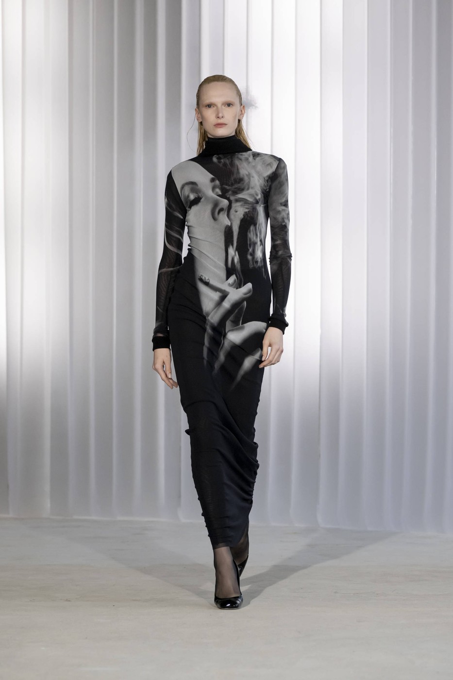 Jean Paul Gaultier 2026-2027 őszi-téli kollekció egyik modellje a kifutón