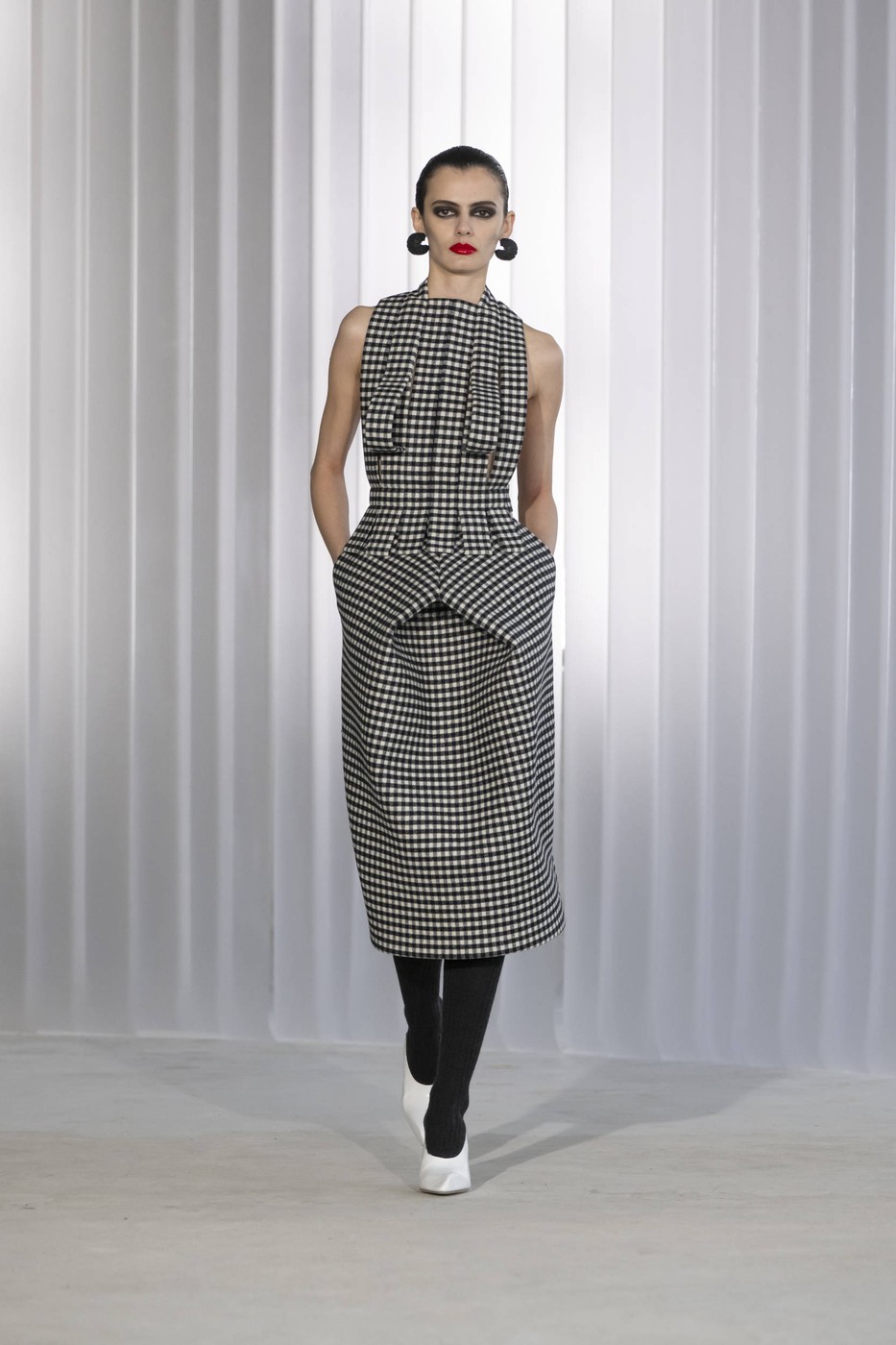 Jean Paul Gaultier 2026-2027 őszi-téli kollekció egyik modellje a kifutón