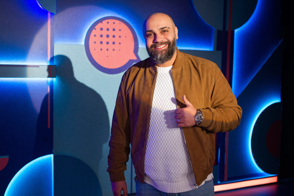 „Az érzékeny témákban vékony a jég, de az előadónak éreznie kell a határt” – Lakatos Lászlóval beszélgettünk