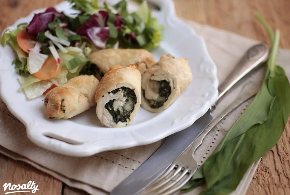 Medvehagymás-mozzarellás csirkemell-tekercs