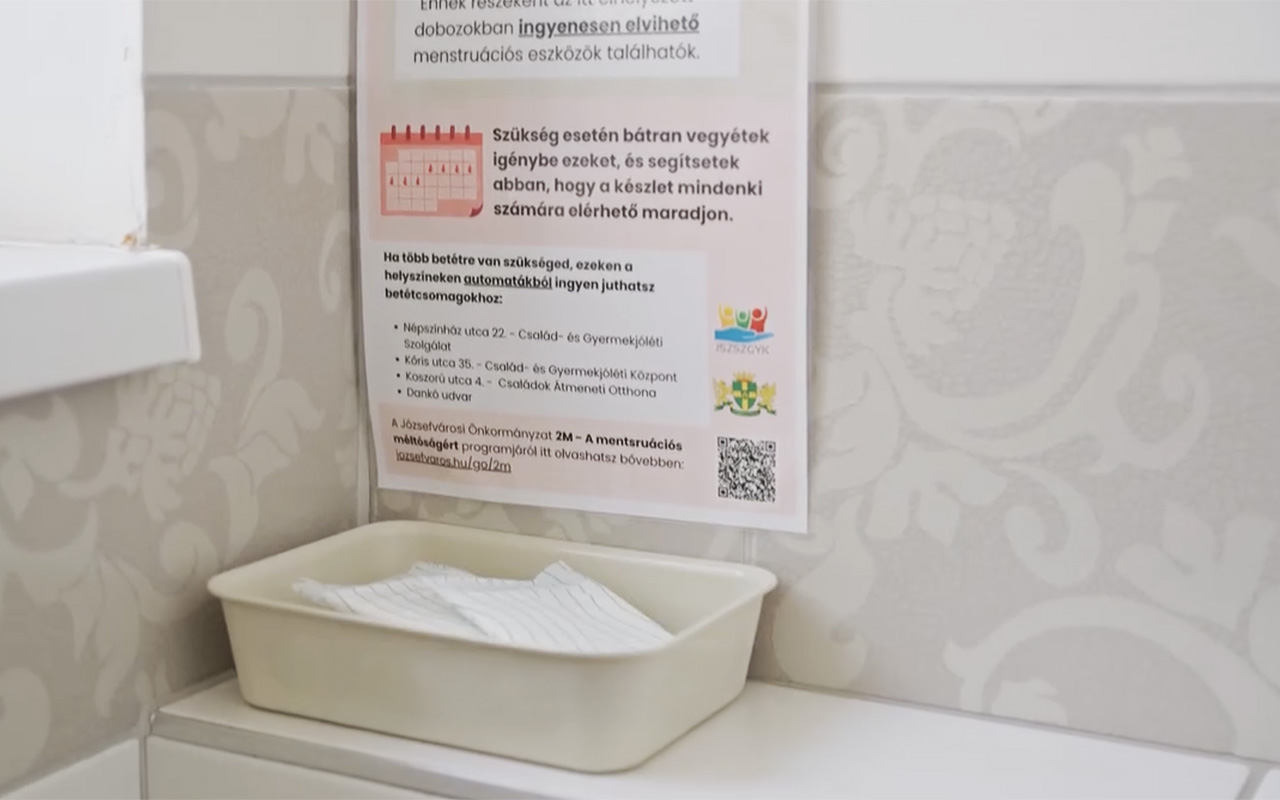 Ingyenesen elvihető betétek egy józsefvárosi iskolában (Fotó: Józsefvárosi Önkormányzat)