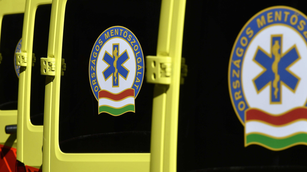 mentő - fotó: MTI/Máthé Zoltán