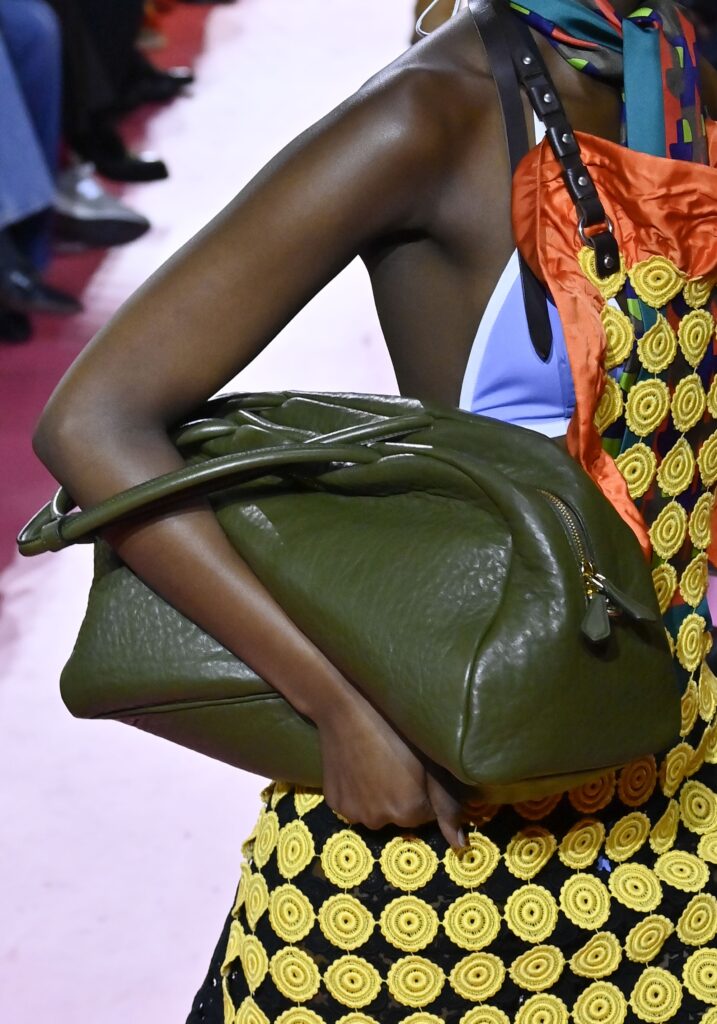 Miu Miu táska a kifutón