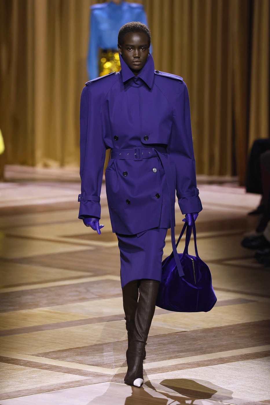 Mugler 2026-2027 őszi-téli kollekció egyik modellje a kifutón