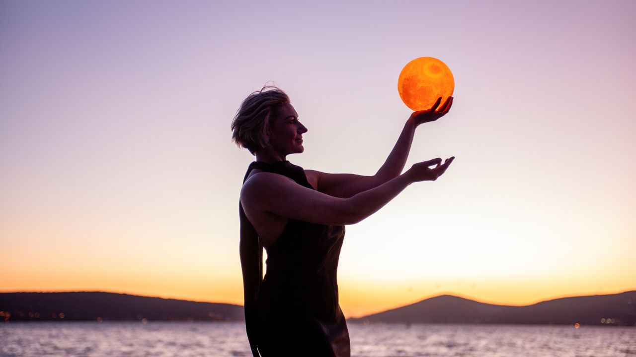 Napi horoszkóp 2026. 03. 03.: A Mérleg a belső rendrakásnak , a Skorpió a kapcsolatok erősödésének örülhet