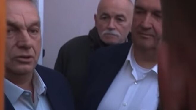 Orbánt a Szőlő utcai gyerekek bántalmazásáról kérdezték, úgy csinált, mintha nem hallaná