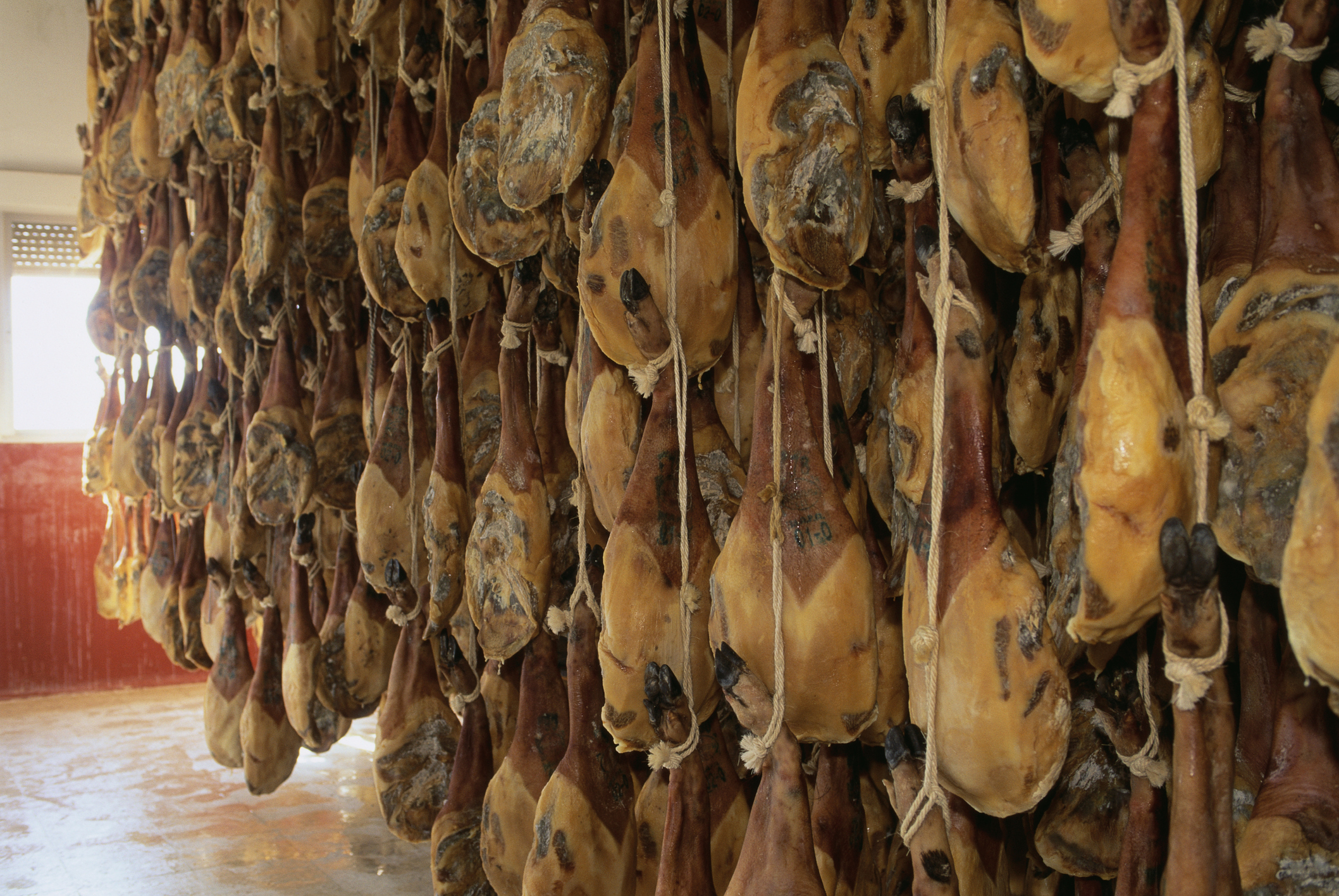 Így ne nyúlj mellé a hűtőpultnál: tippek a legjobb húsvéti sonka kiválasztásához