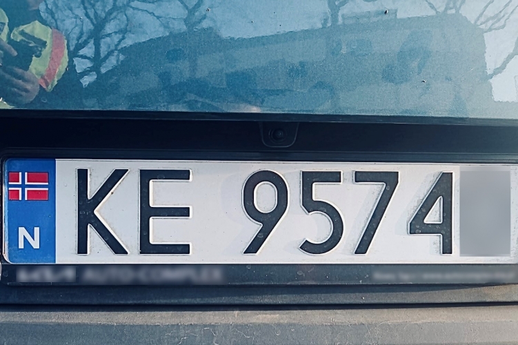 Neten vásárolt norvég rendszámot rakott egy Svájcból lopott lengyel autóra egy debreceni férfi