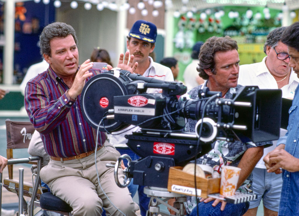 William Shatner a T. J. Hooker című tévésorozat egyik általa rendezett epizódjának forgatásán, 1985-ben.