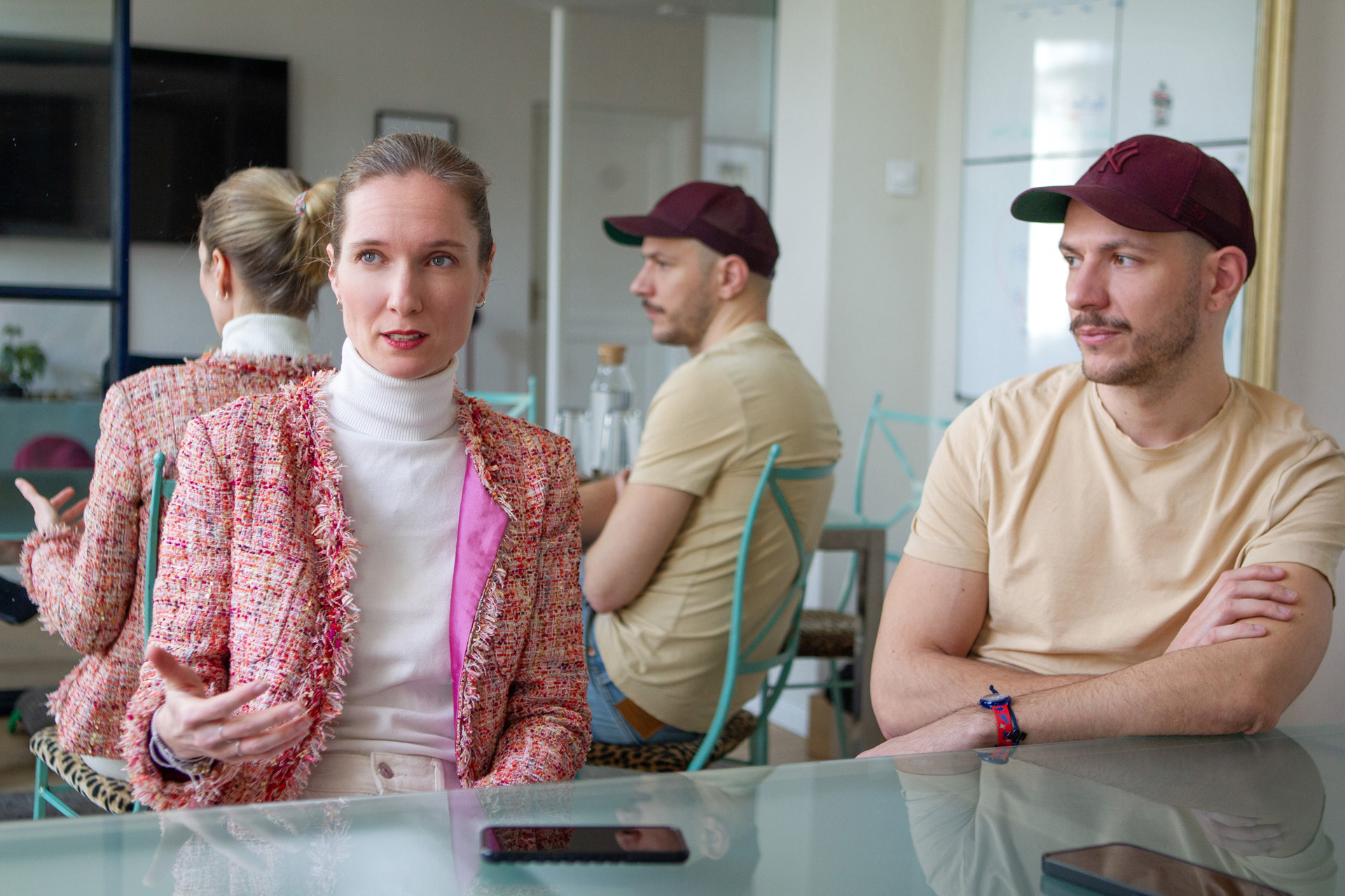 „Ez az egész most történik, most akartunk róla beszélni, nem egy év múlva” – interjú Topolánszky Tamás Yvannal és Sümeghy Claudiával, a Magyar Péter-film alkotóival