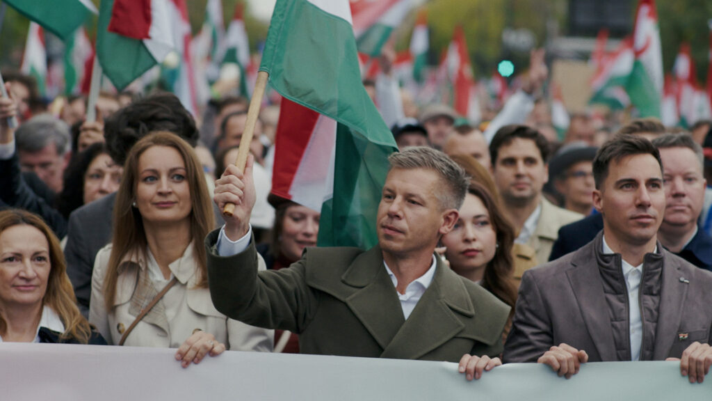 Ahogy a példátlan siker nyomasztó felelősséggé válik – Megnéztük a Magyar Péter-dokumentumfilmet