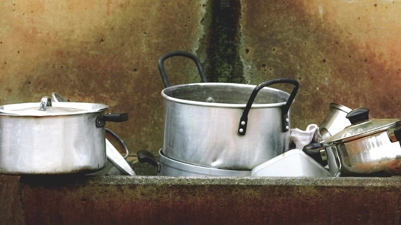 teli mosogató. fotó: Unpsplash