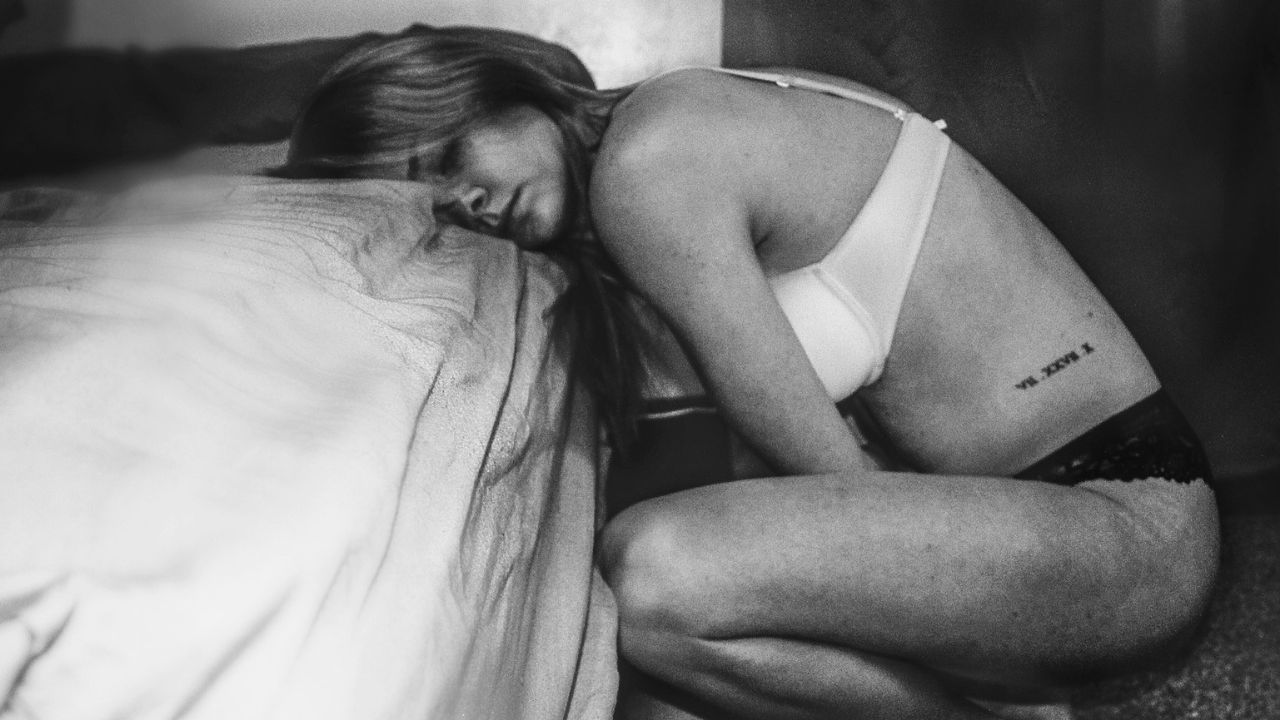 fáradt nő, fotó: Unplash