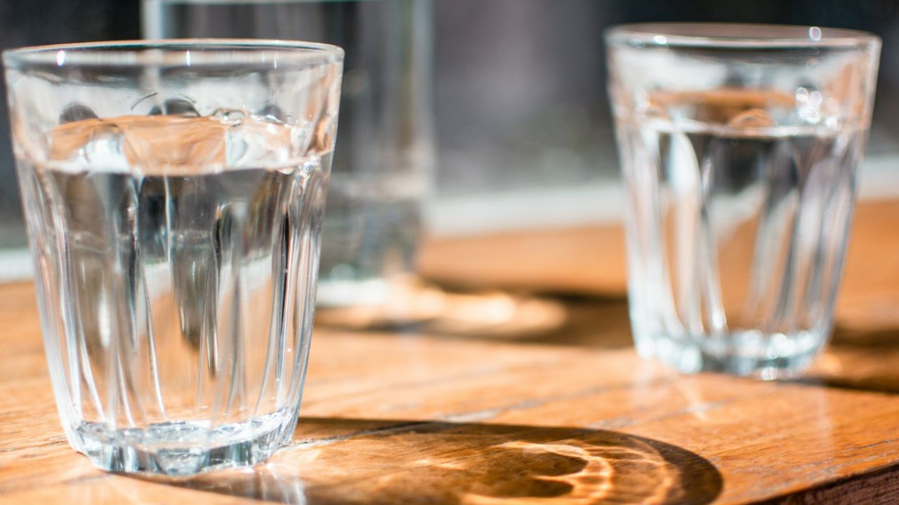 pohár víz, fotó: Unsplash