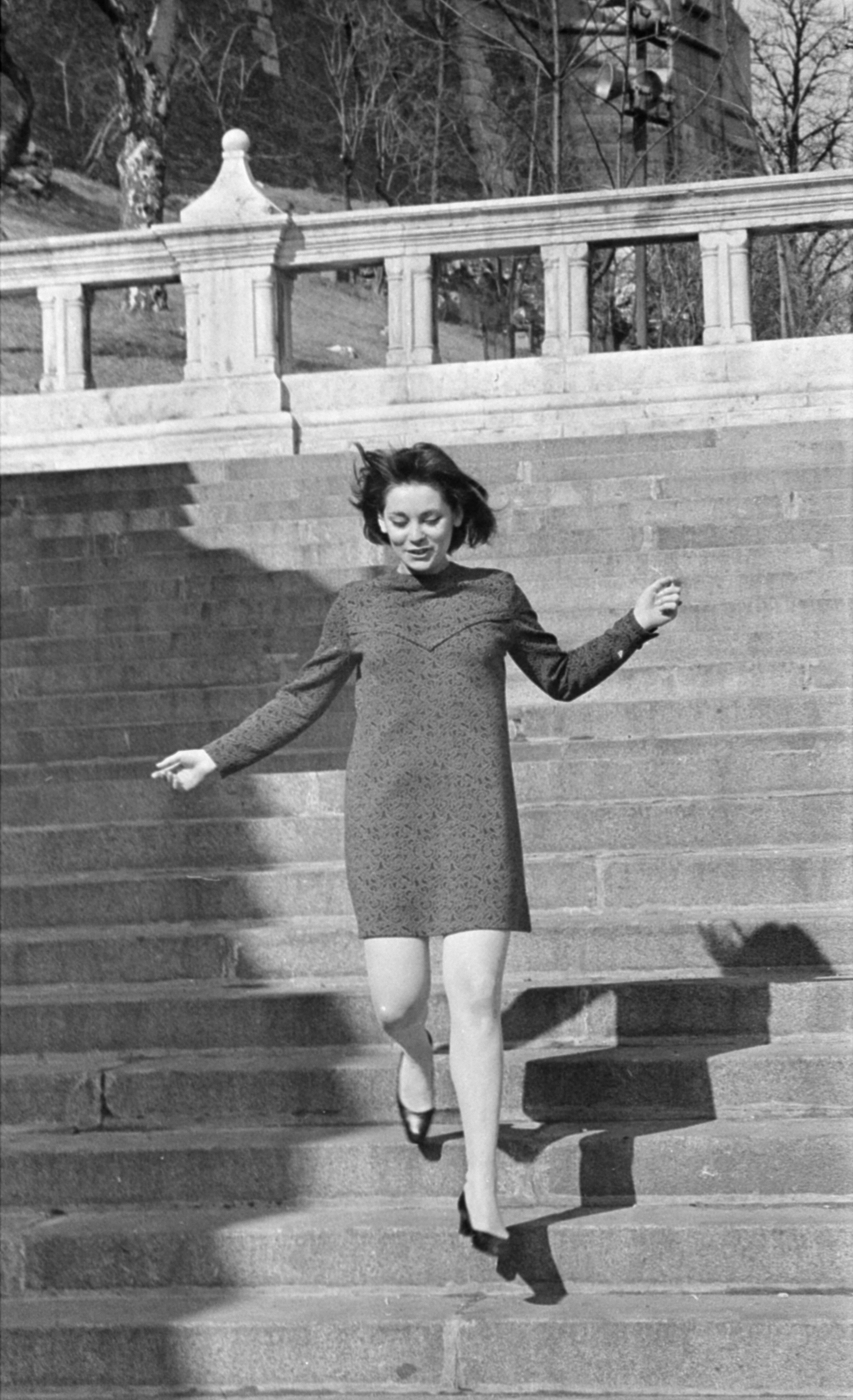 Venczel Vera a Színház- és Filmművészeti Főiskola hallgatója a Halászbástyánál