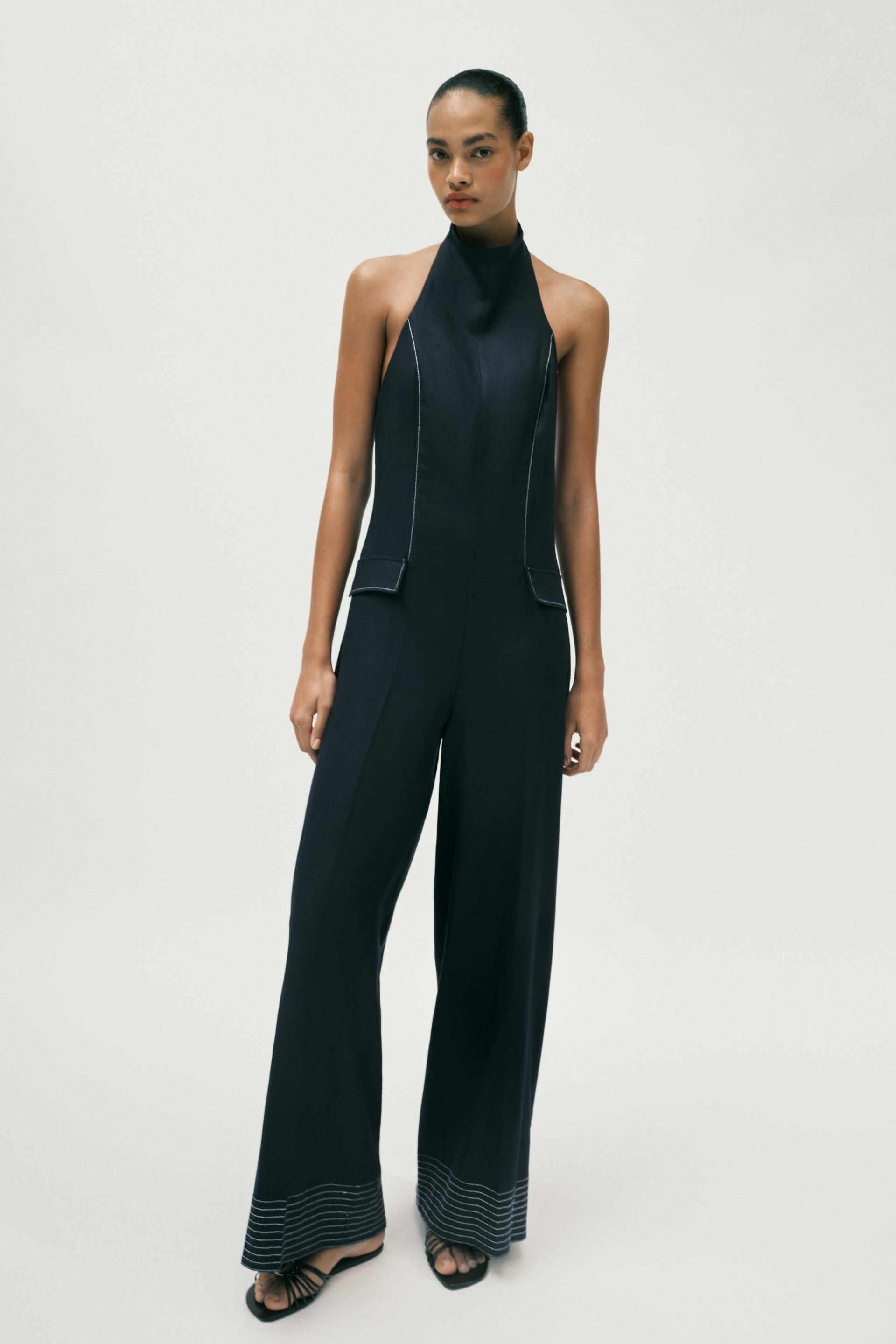 Zara overált viselő modell