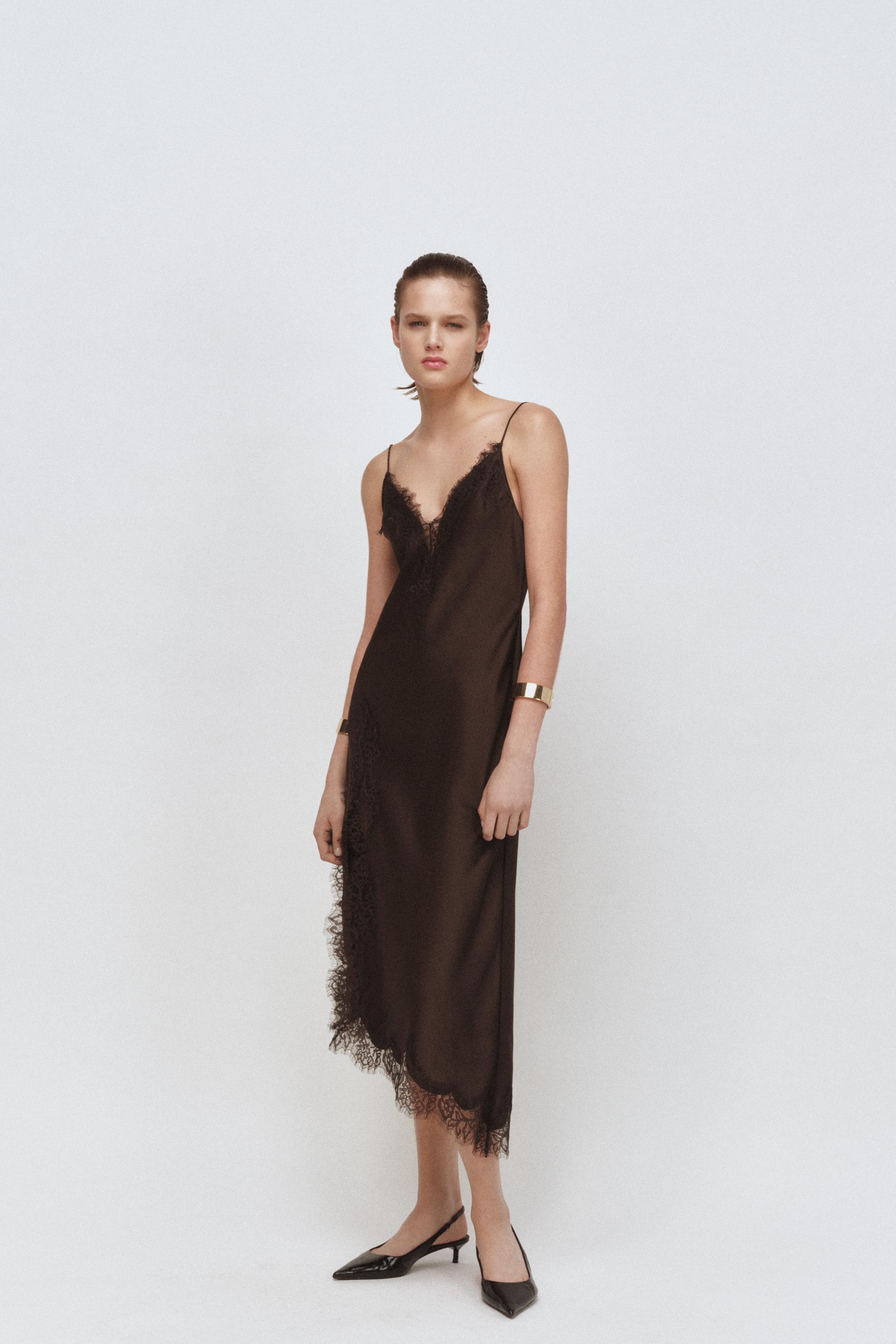 Zara egészruhát viselő modell