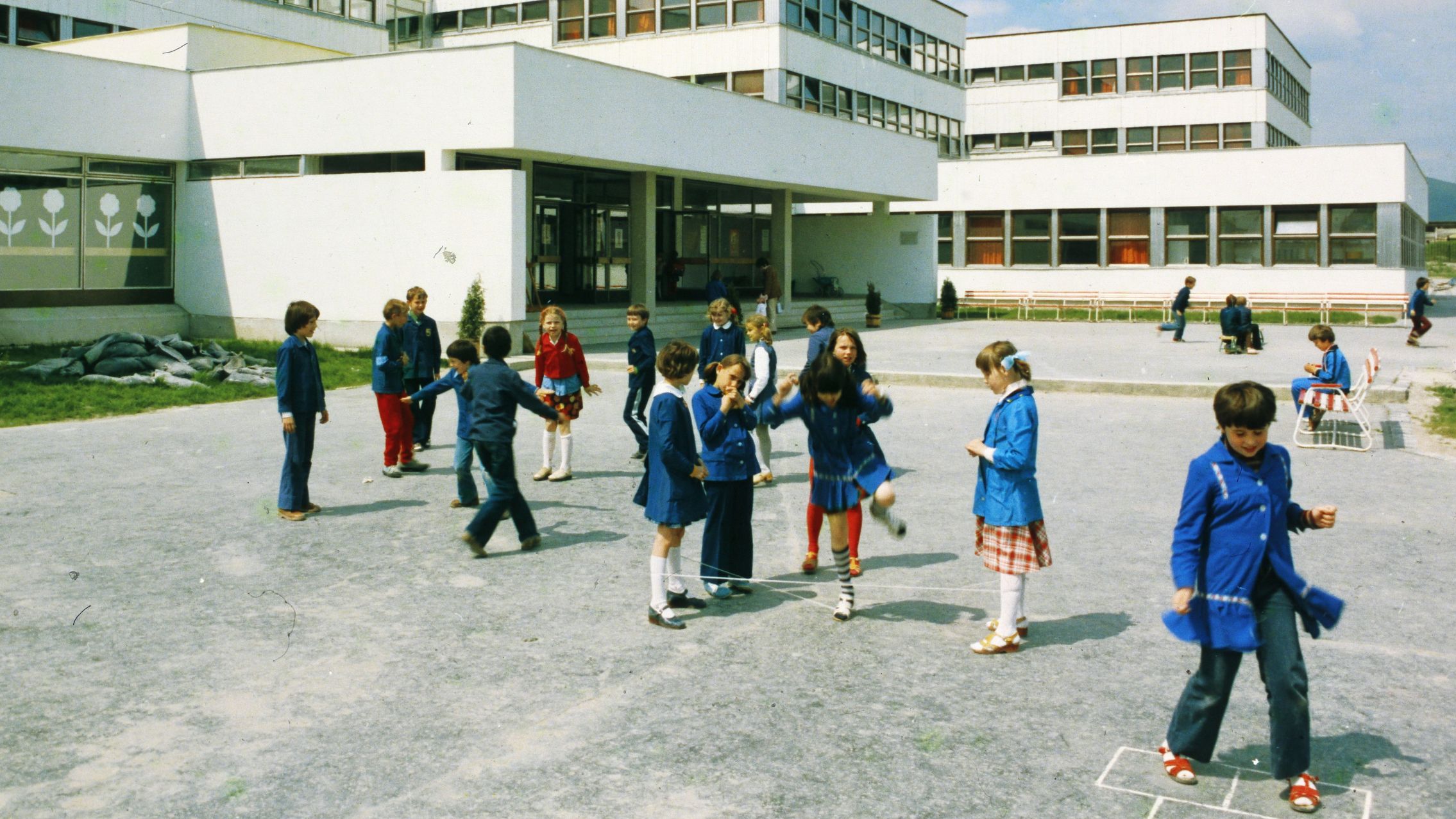 iskolaköpen