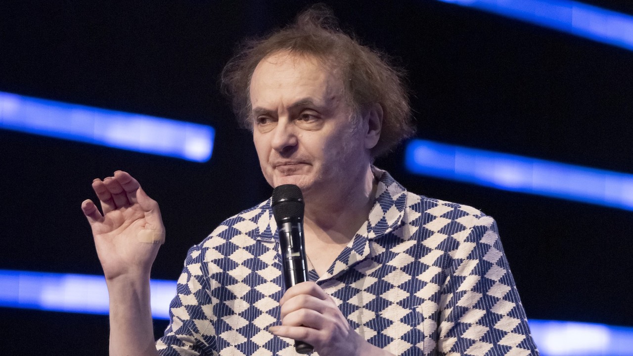 Mélyre került Galla Miklós, újra pénzt kért a követőitől