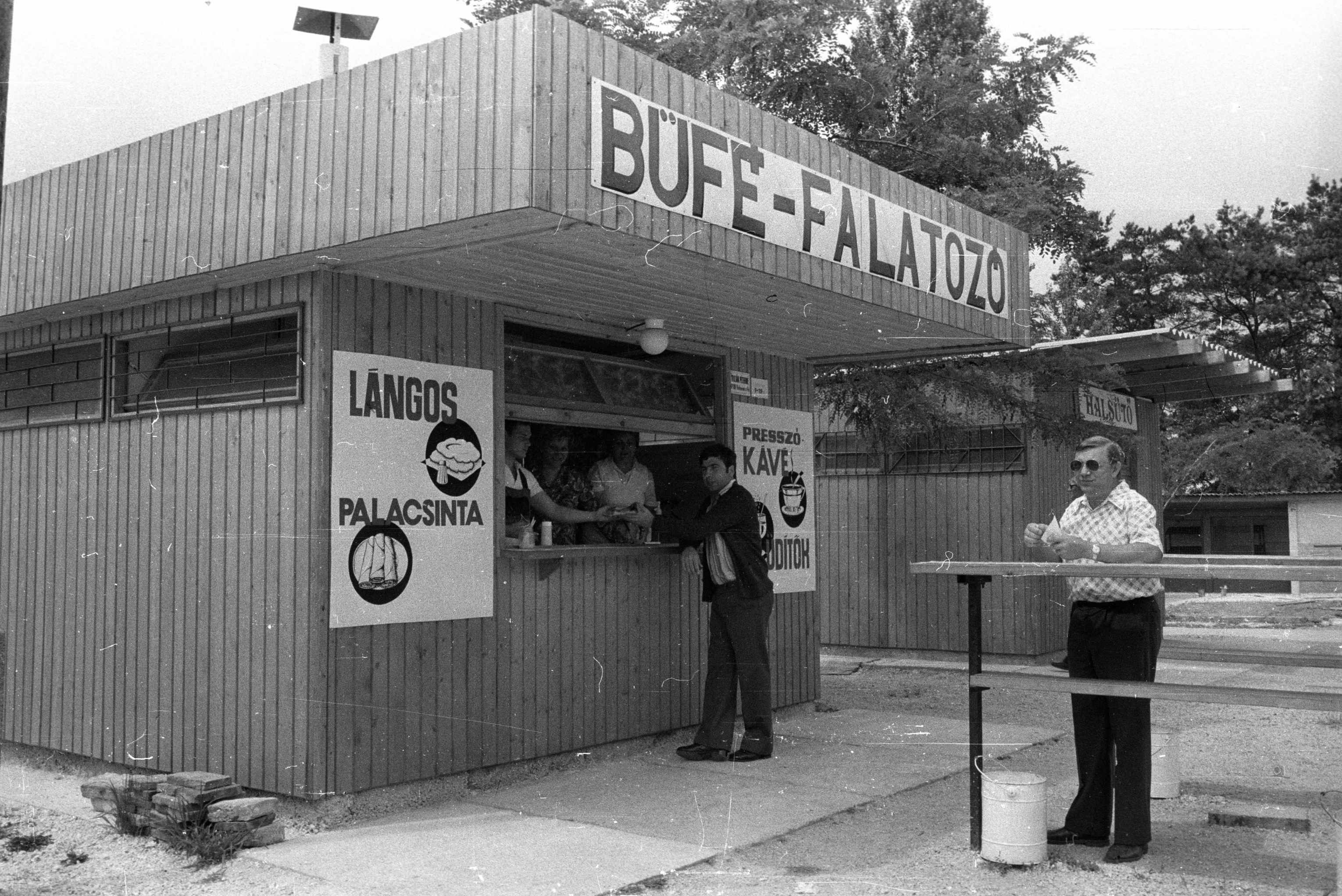 Büfé a Balaton parton.