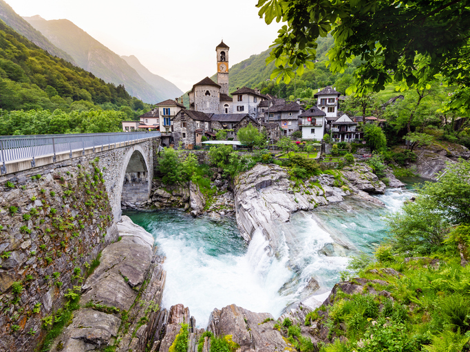 Lavertezzo a mesebeli Verzasca-völgyben