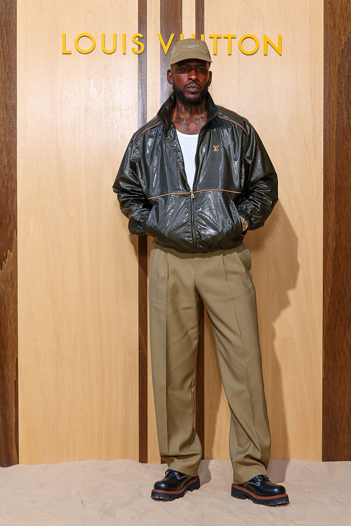 Skepta a Louis Vuitton 2027-es őszi-téli kollekciójának bemutatóján a párizsi divathéten