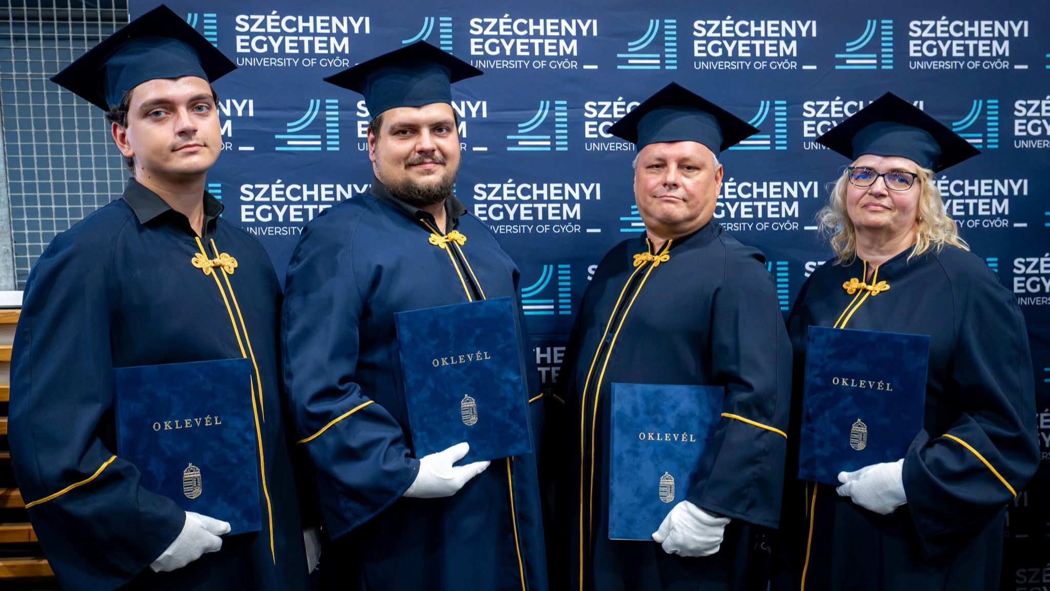 Az egyszerre diplomázó Bódis család