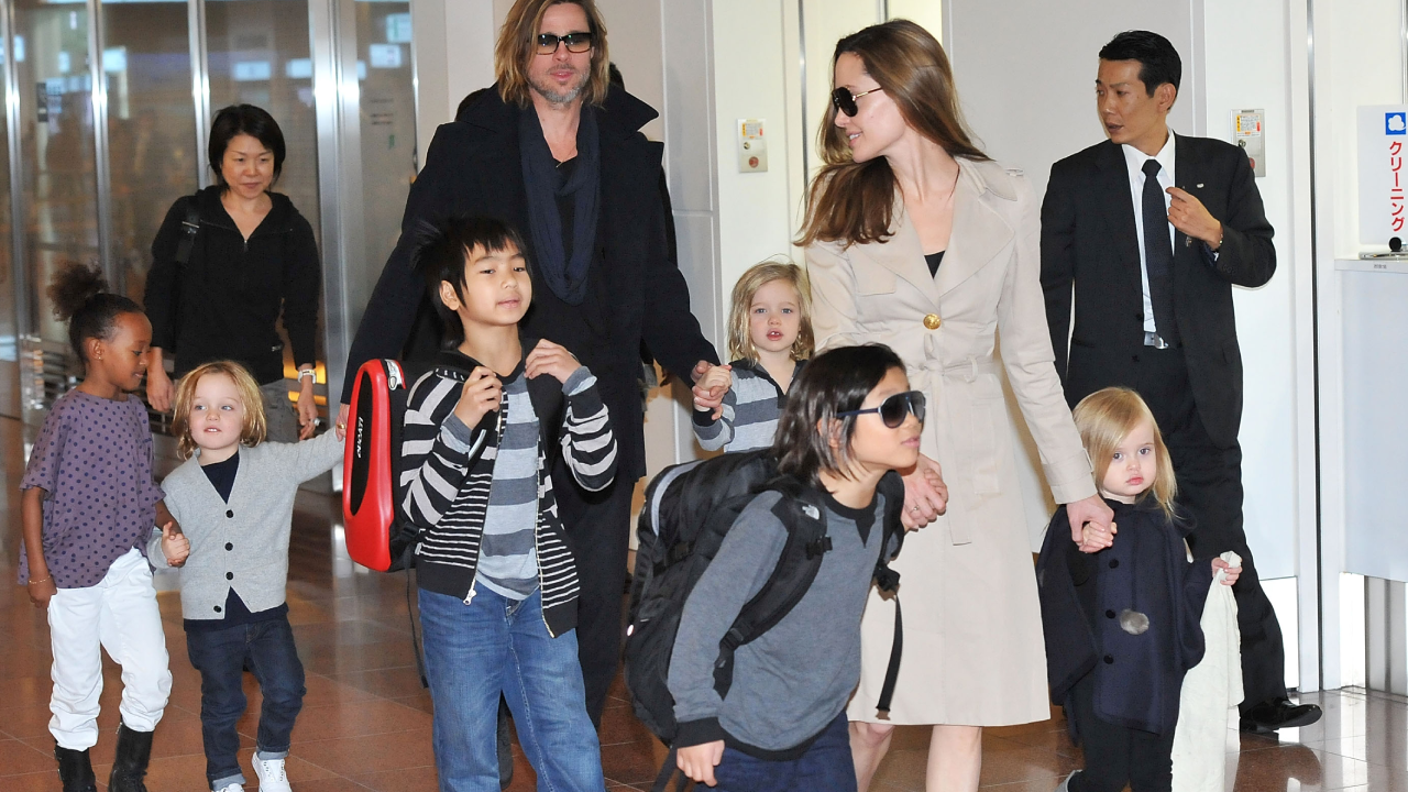 BRad Pitt és Angelina Jolie a gyerekeikkel