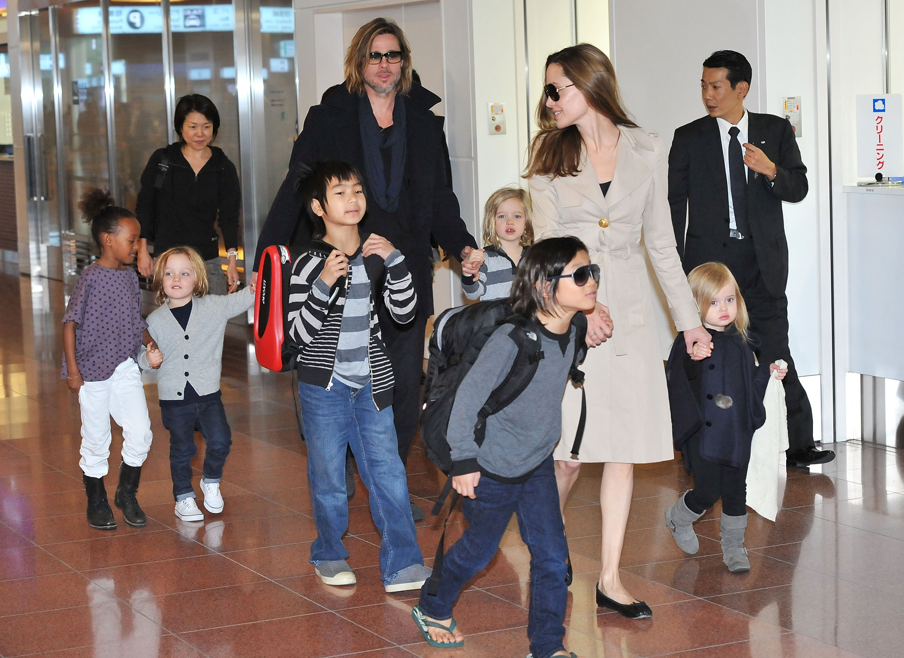 BRad Pitt és Angelina Jolie a gyerekeikkel