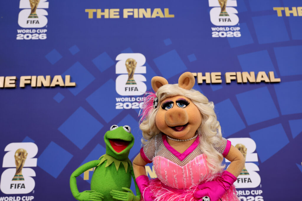 Breki és Miss Röfi a 2026-os FIFA világbajnokság döntőjének szünetében.