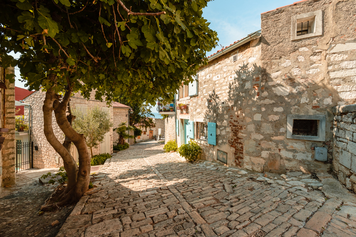 Rovinj mediterrán utcája