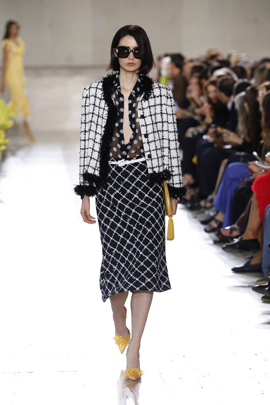 Carolina Herrera SS2027 kollekció egyik modellje a kifutón a New York-i divathéten