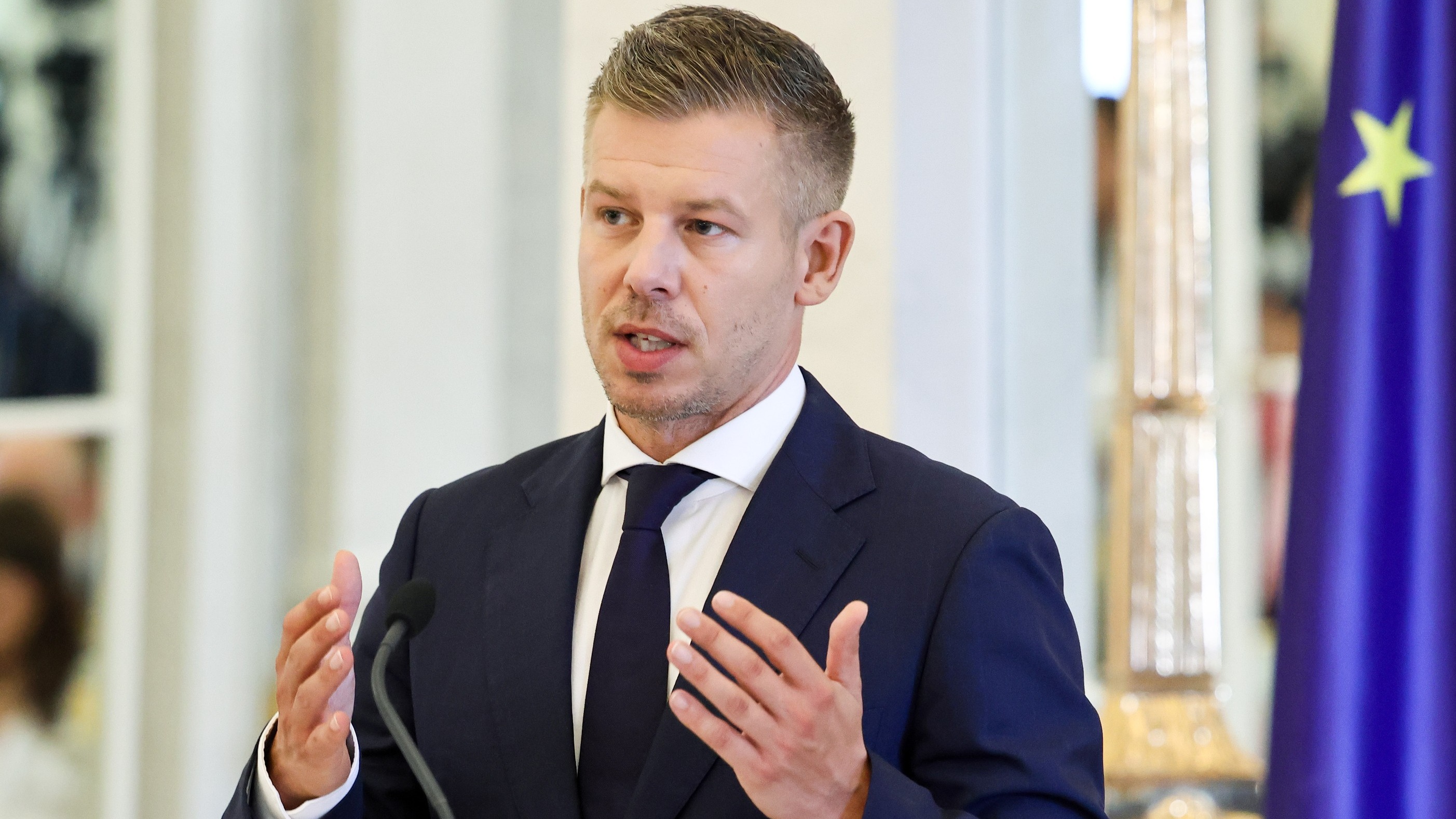 A Magyar Péter által közzétett alkotmánybíró-jelöltek között váratlan név is szerepel